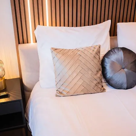 Luxurious 35m2 Designer - R51a * איינדהובן