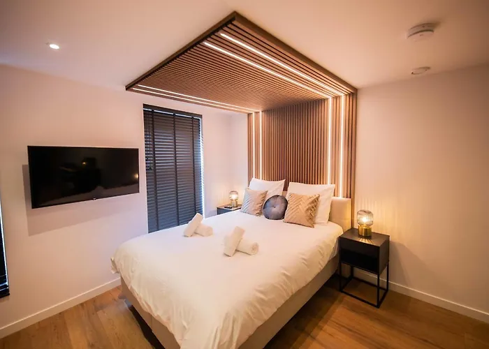 Luxurious 35m2 Designer - R51a דירה