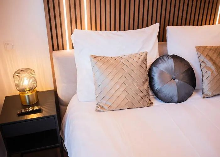 Luxurious 35m2 Designer - R51a * آيندهوفن