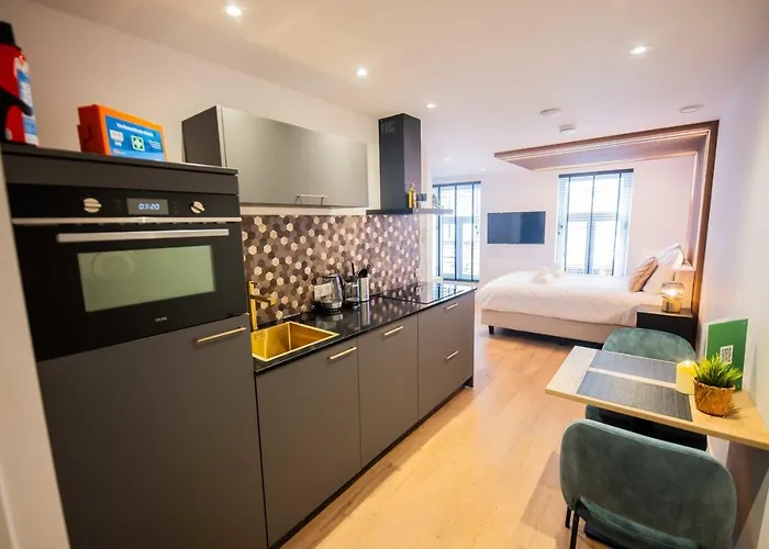 Luxurious 35m2 Designer - R51a شقة *